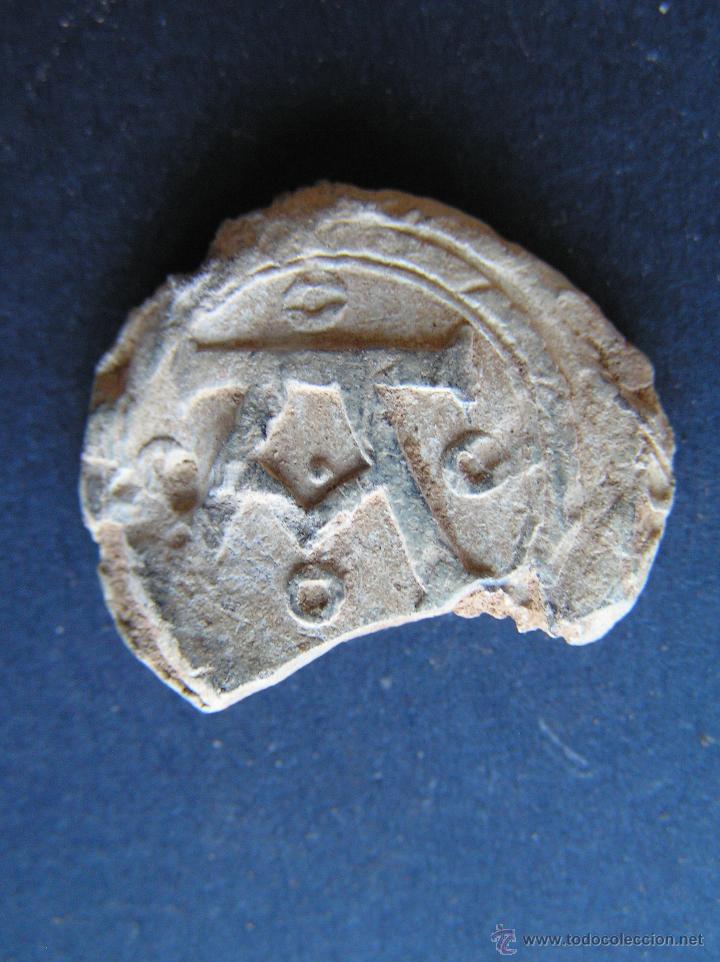 Monedas medievales: PRECINTO DE PLOMO .MEDIEVAL ( A g&Ouml;tica ) - Foto 2