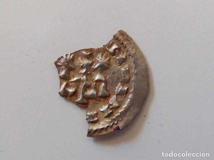 Monnaies m&eacute;di&eacute;vales: EGICA & WITIZA, REVERSO MONOGRAMA ELVORA (LUSITANIA) ? FRACCIONADA. A&ntilde;o 694 - 702.