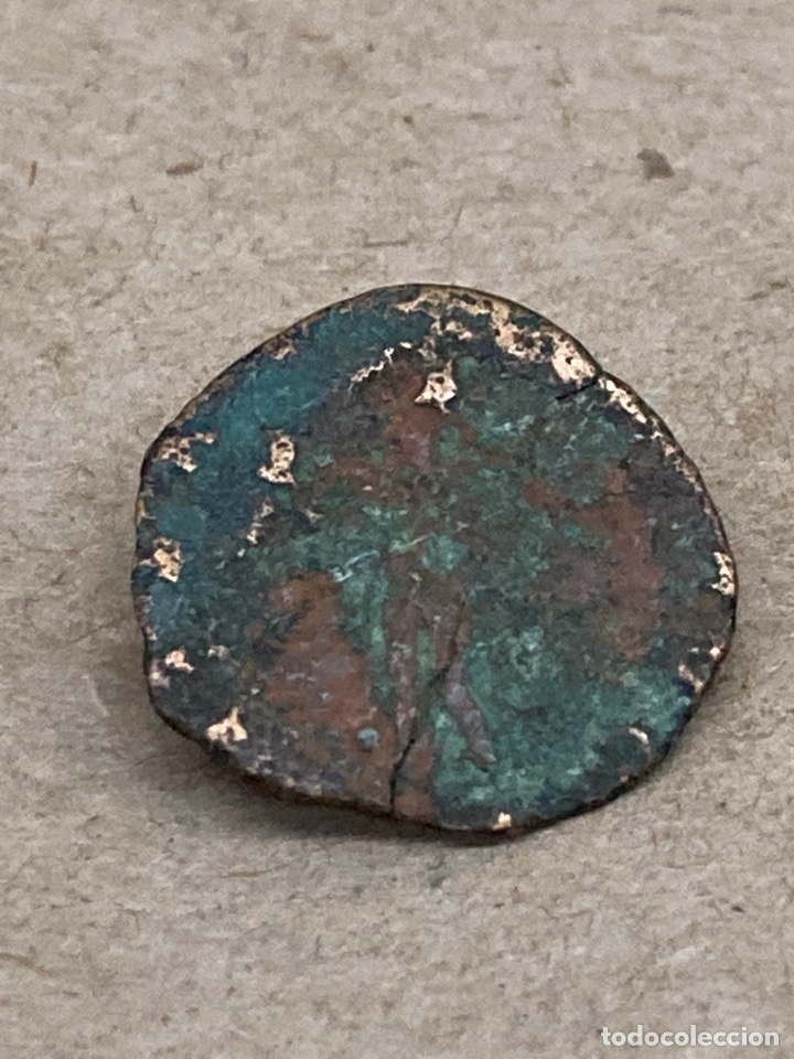 Monedas medievales: Moneda de bronce antigua sin identificar - Foto 2
