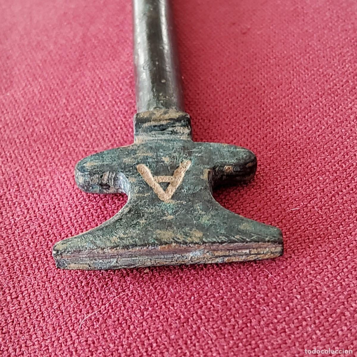 Monedas medievales: Antiguo objeto medieval o romano de bronce - Foto 5