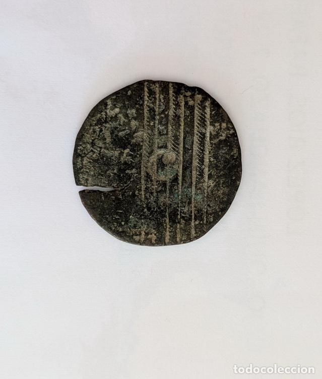 Monedas medievales: Antigua moneda sin identificar 2. Espa&ntilde;a - Foto 2