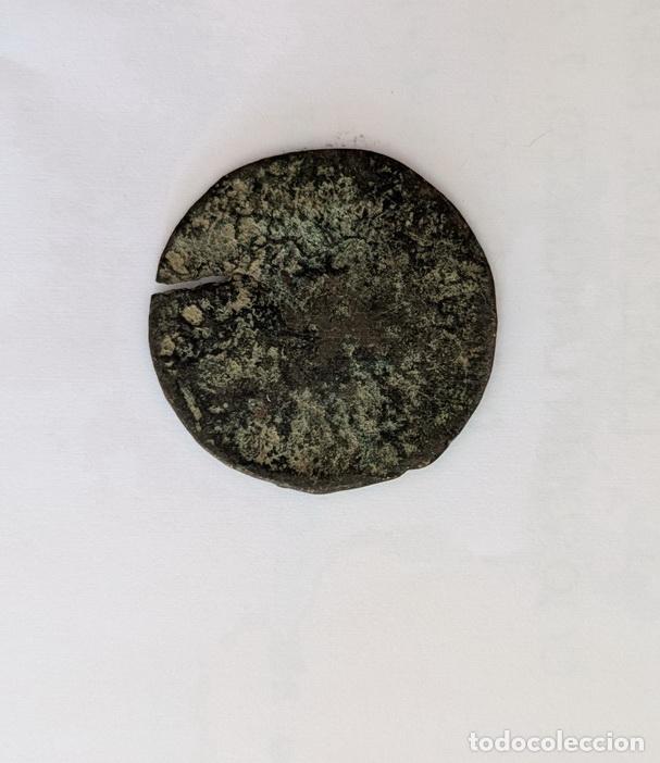 Monedas medievales: Antigua moneda sin identificar 2. Espa&ntilde;a - Foto 1