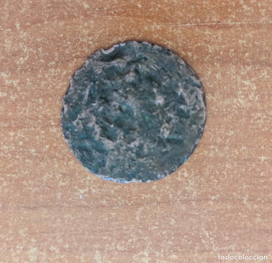 Monedas medievales: Antigua moneda sin identificar 4. Espa&ntilde;a - Foto 1