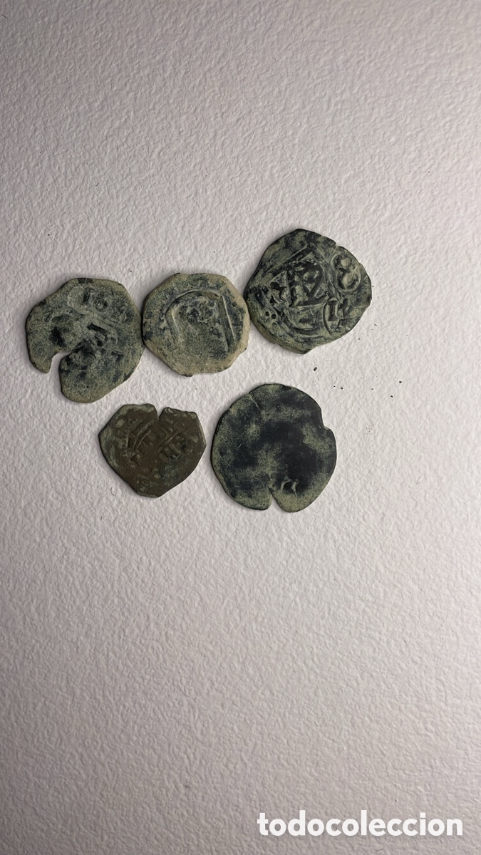 Monedas medievales: Lote de 5 monedas de cobre con resellos - Maravedis de los Austrias⁠