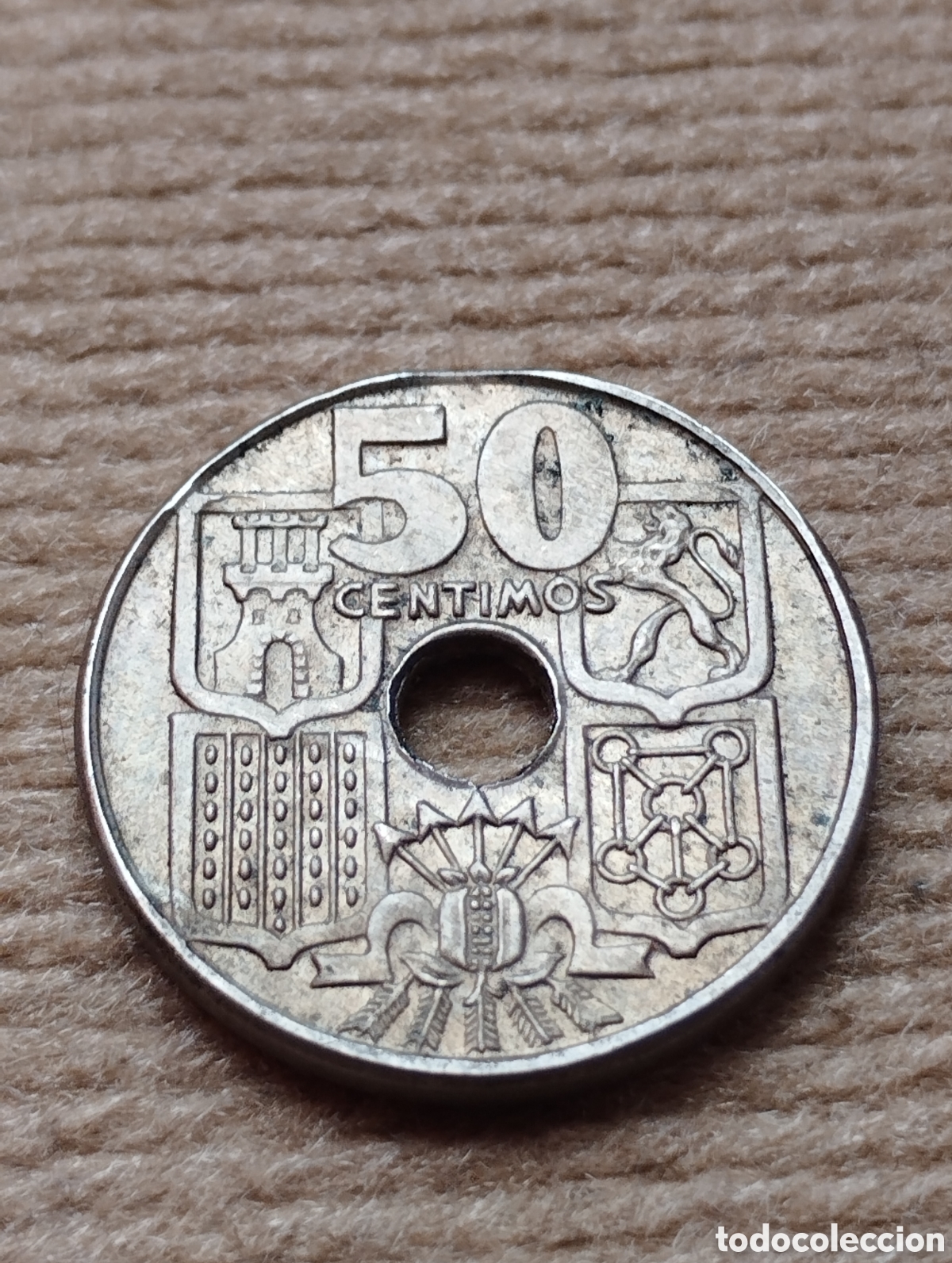 Monedas Rep&uacute;blica: Error Fractura de Cu&ntilde;o en 50 c&eacute;ntimos 1949 - Foto 2