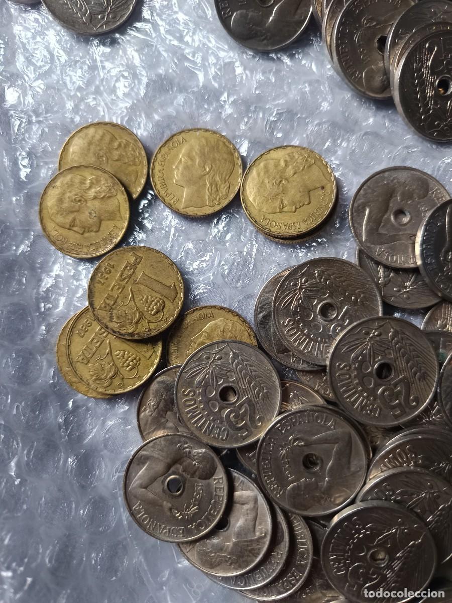 Moedas Rep&uacute;blica: 200 monedas de 25 c&eacute;ntimos 1934 y 1 pesetas 1937
