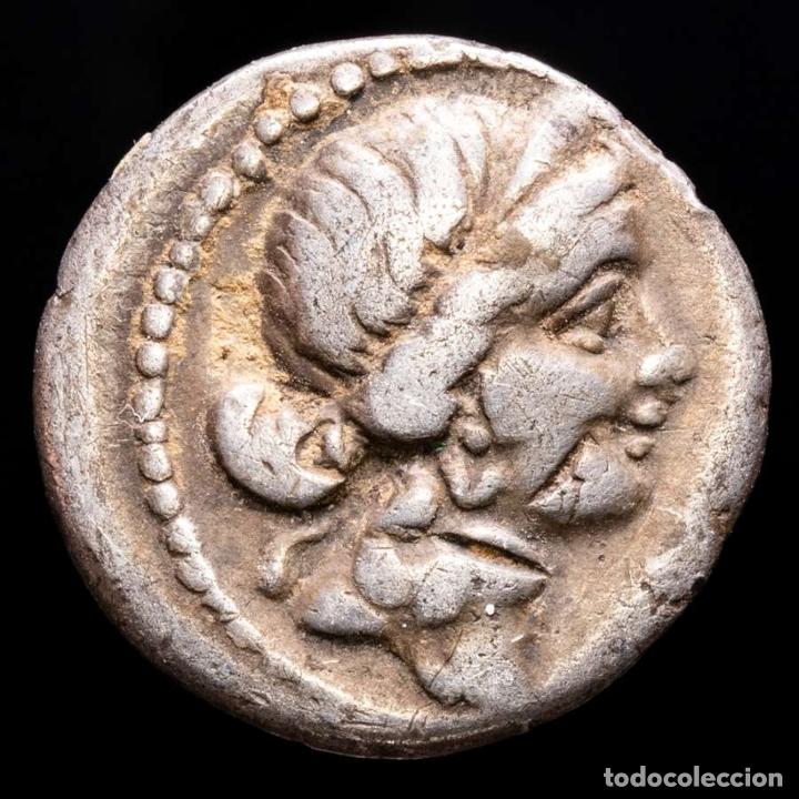 Monedas Roma República: Julio César, denario. Venus / Aeneas Anchises CAESAR Ceca africana. - Foto 2 - 304046488