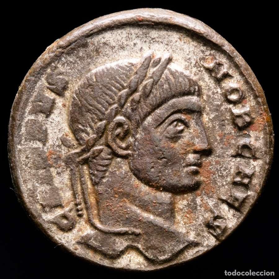 Monedas Roma Rep&uacute;blica: Crispo cesar 320 dC &AElig; Follis Arles CAESARVM NOSTRORVM VOT V / TA