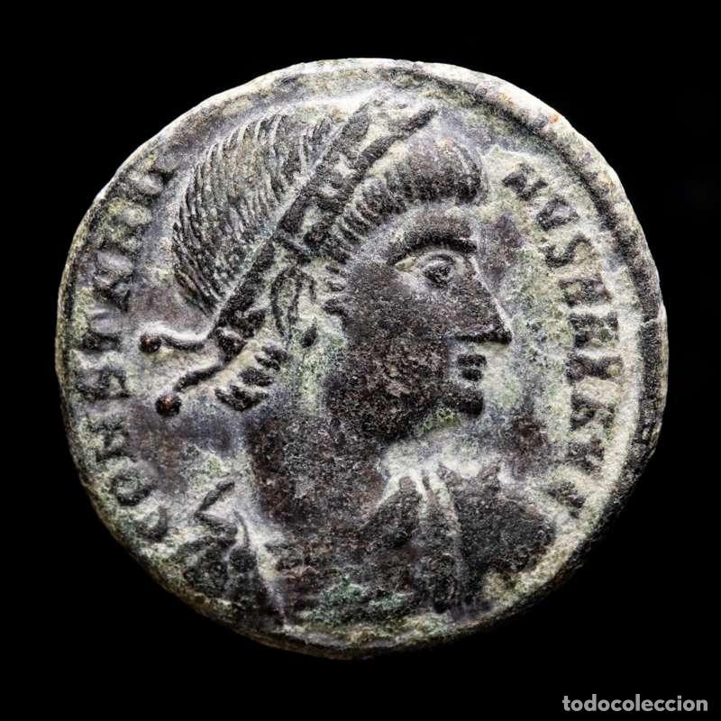 Monedas Roma Rep&uacute;blica: Constantino I. Follis de Nicomedia. GLORIA EXERCITVS / SMNB