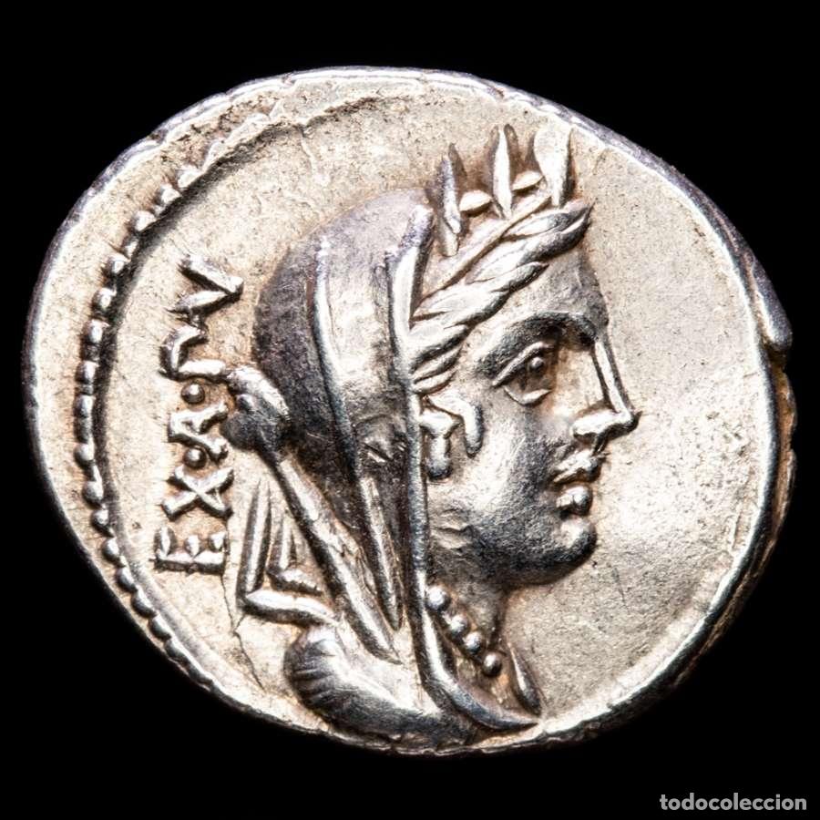 Monedas Roma Rep&uacute;blica: C Fabius Cf. Hadrianus. Denario Roma. Cibeles / Victory in biga P&bull;