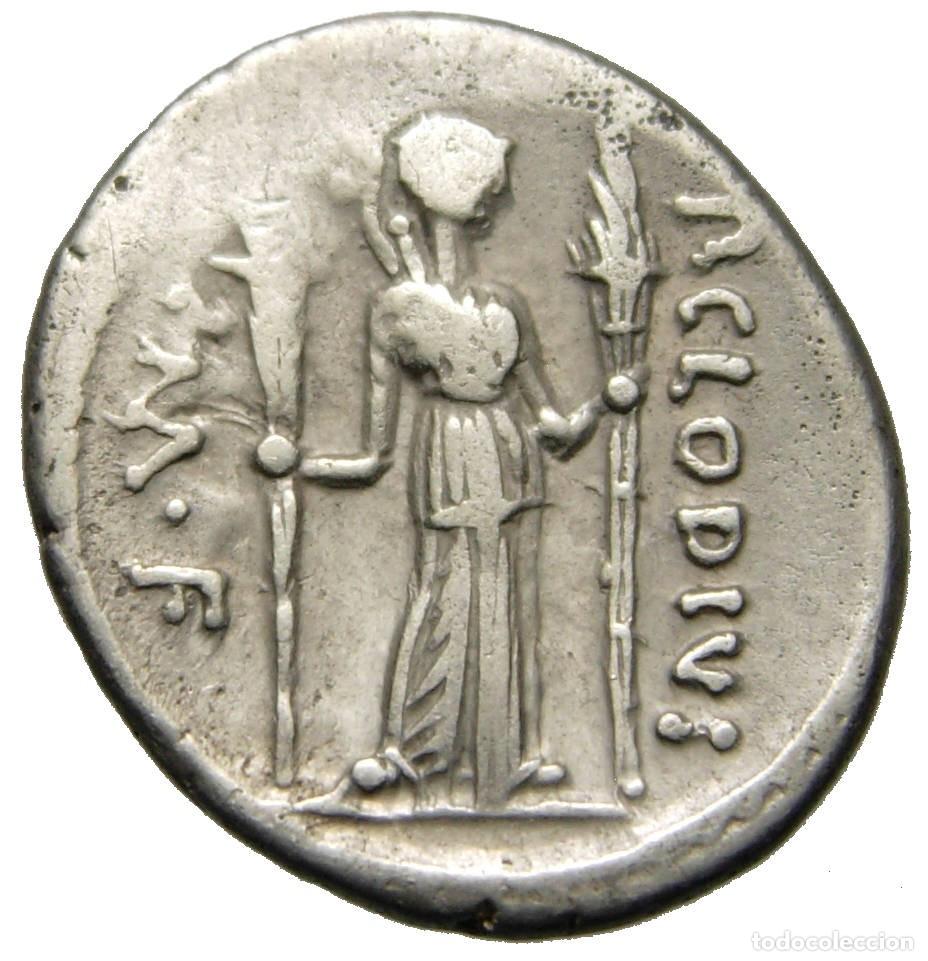 Monnaies Rome R&eacute;publique: Rep&uacute;blica Romana P. Clodius AR Denarius (42 aC), Diana Lucifera