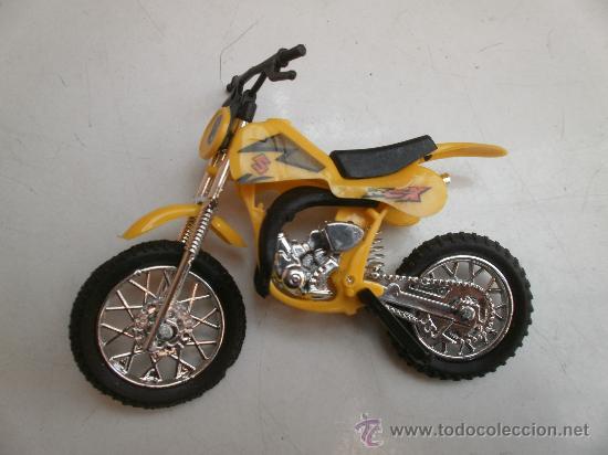 Motos a escala: MOTO SUZUKI Y MOTO GP DE PLASTICO - Foto 2