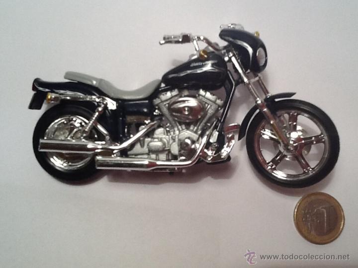Motos a escala: Maisto Harley Davidson 2002 - Foto 16