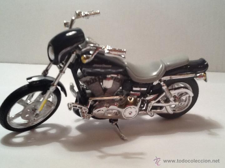 Motos a escala: Maisto Harley Davidson 2002 - Foto 17