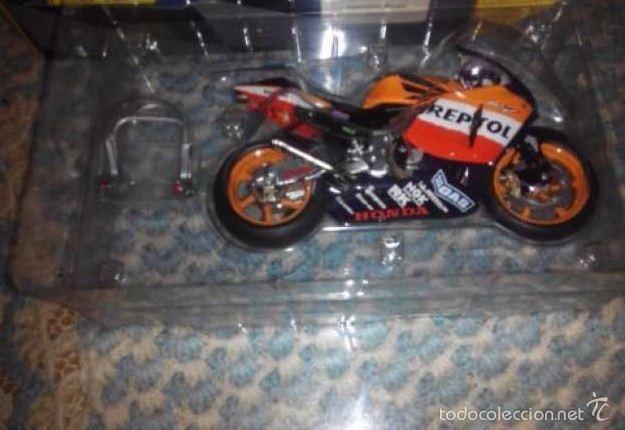 Motos a escala: VALENTINO ROSSI 2003 1/12 - Foto 1