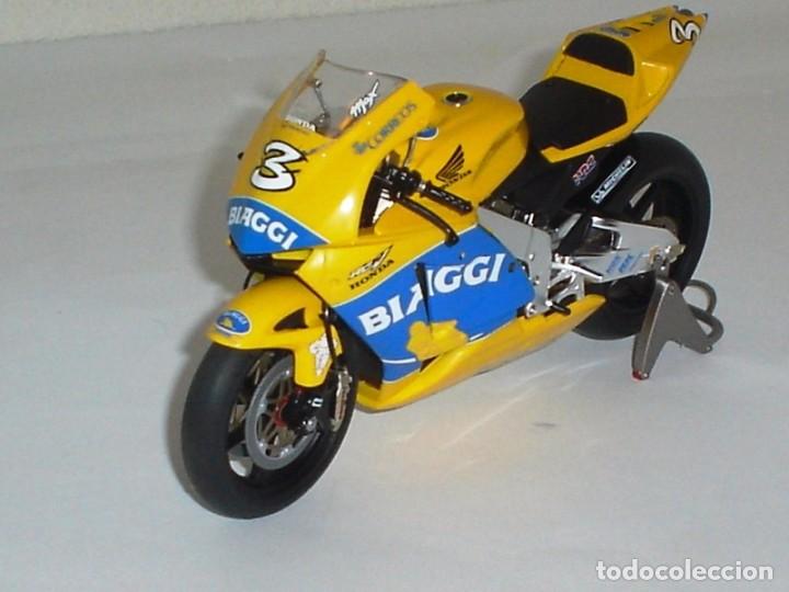 Motos a escala: MAX BIAGGI 1/12 2004 IXO - Foto 1