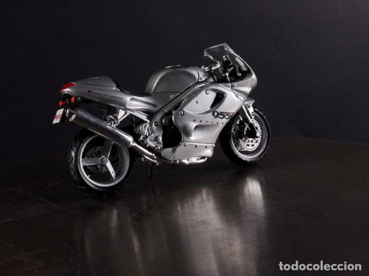 Motos a escala: MOTO TRIUMPH 955 I DAYTONA - Foto 2
