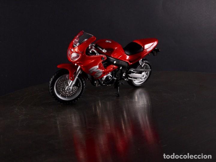 Motos a escala: MOTO TRIUMPH RS 955 I - Foto 2