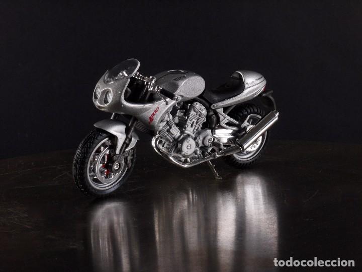 Motos a escala: MOTO VOXAN 1000 V12 - Foto 1
