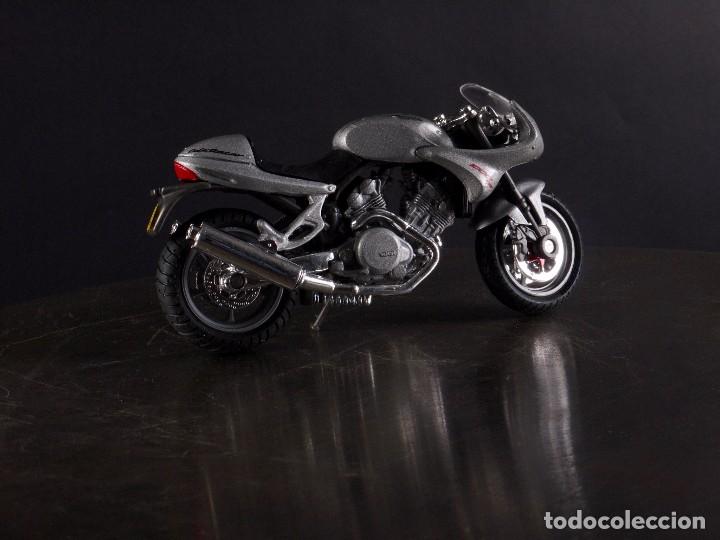 Motos a escala: MOTO VOXAN 1000 V12 - Foto 2
