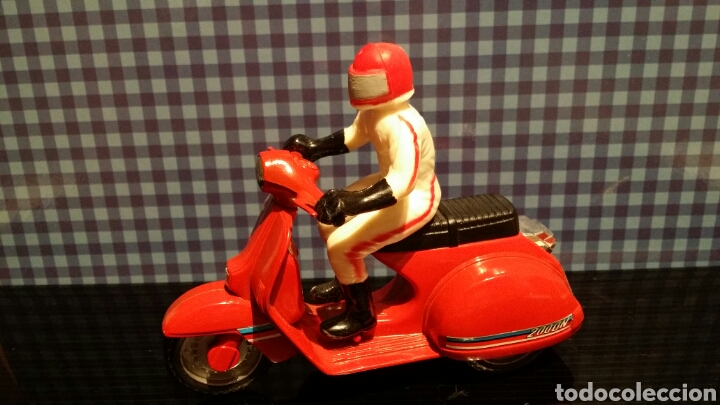 Motos a escala: Vespas Mira roja y blanca - Foto 1