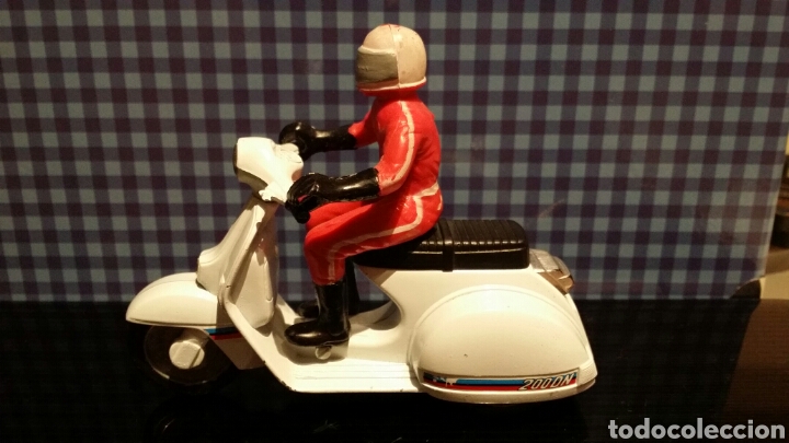 Motos a escala: Vespas Mira roja y blanca - Foto 2
