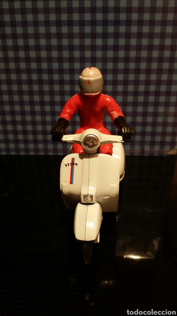 Motos a escala: Vespas Mira roja y blanca - Foto 4