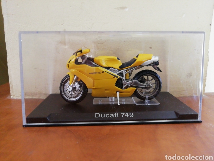 Motos a escala: Ducati 749 - Foto 1