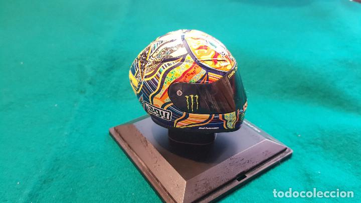 Motos a escala: CASCO VALENTINO ROSSI (2009) - 1/5 - Foto 5