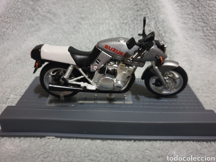 Scale model 1/24 Motorcycle SUZUKI Katana 1982 Black 