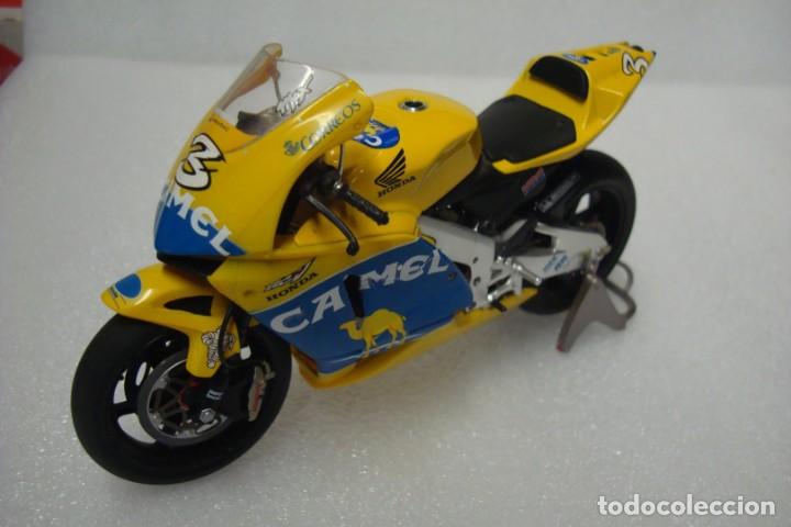 Motos a escala: MAX BIAGGI 2004 1/12 CAMEL - Foto 1