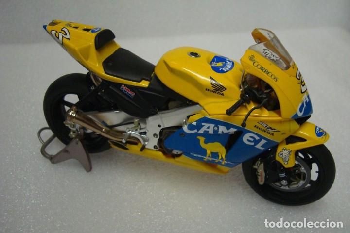 Motos a escala: MAX BIAGGI 2004 1/12 CAMEL - Foto 2