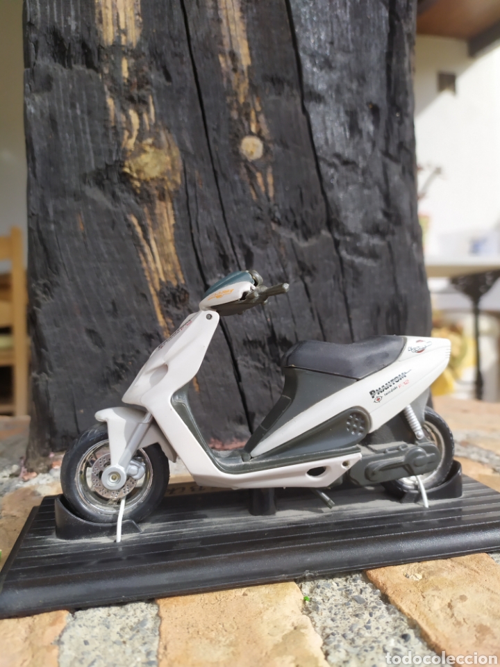 Motos a escala: MALAGUTI PHANTOM - Foto 5