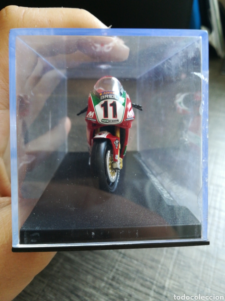 Motos a escala: Ducati 998r Rub&eacute;n xaus 2002 - Foto 3