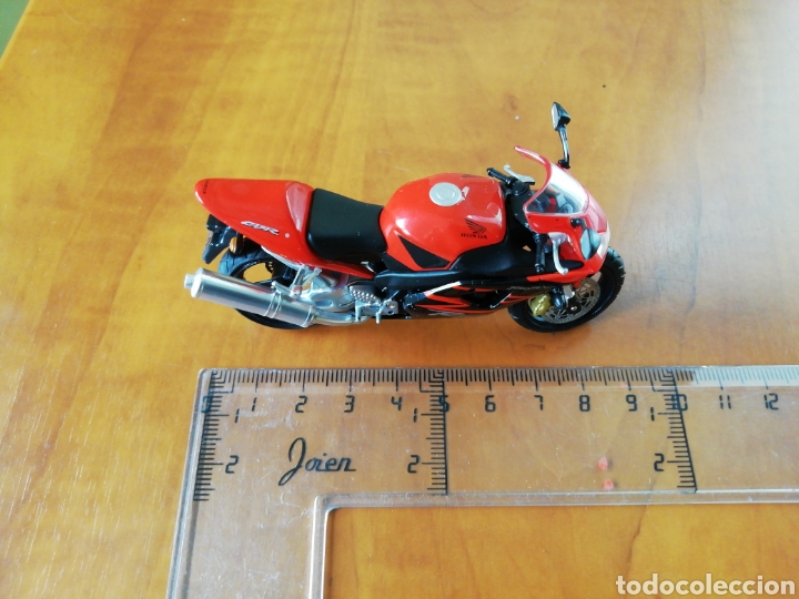 Motos a escala: Honda CBR 900 RR - Foto 3