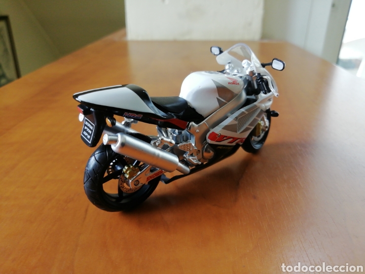 Motos a escala: Honda VTR SP2 - Foto 2