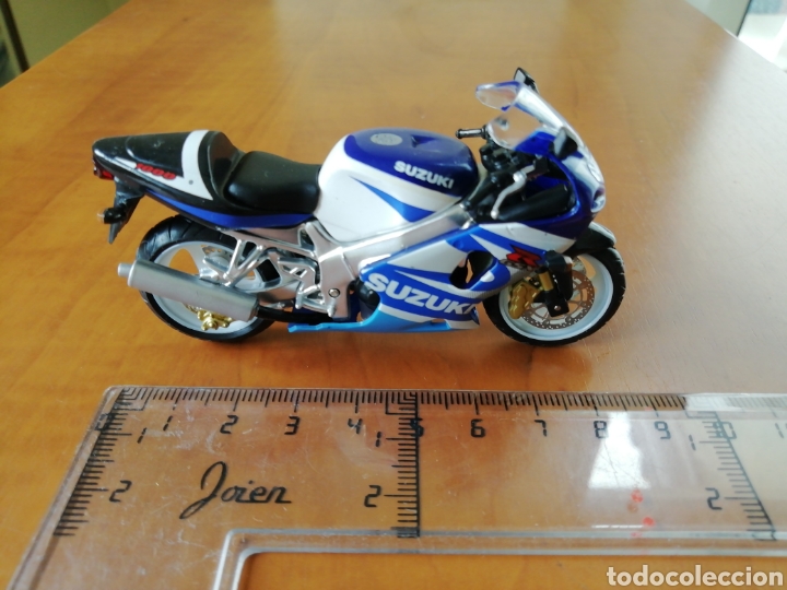Motos a escala: Suzuki GSXR 1000 - Foto 2
