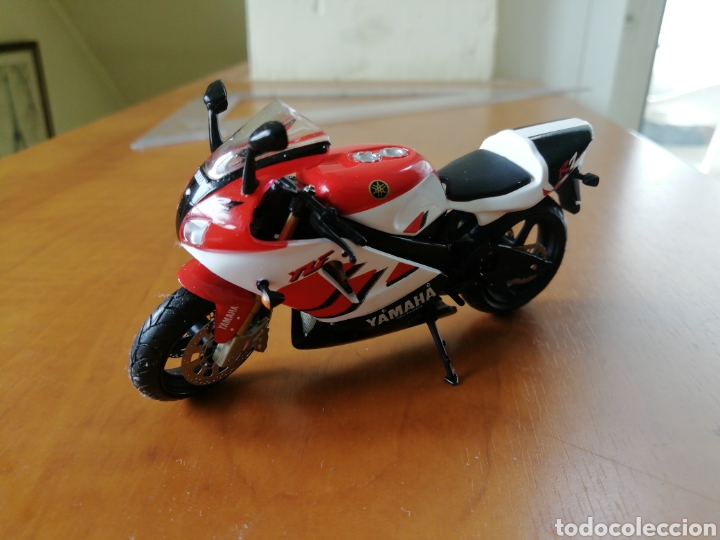 Motos a escala: Yamaha YZF R7 - Foto 1