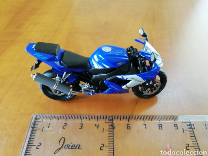 Motos a escala: Yamaha YZF R1 - Foto 3