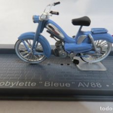 Motos a escala: MOBYLETTE BLEUE AV88 1959. Lote 202786376