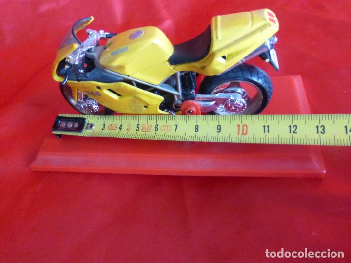 Motos a escala: DUCATI 748. maisto con peana . - Foto 2