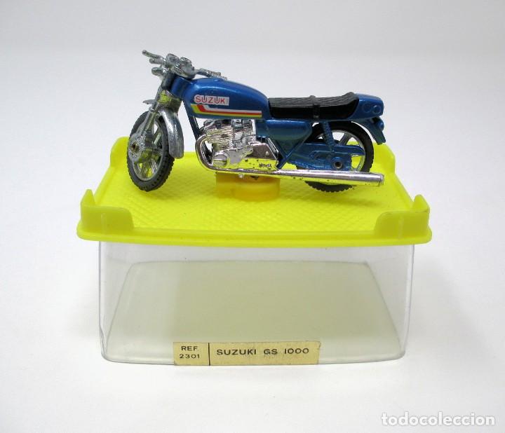 Motorcycle Models: Moto Suzuki GS 1000 de la Casa Mira - Ref. 2301. Original de los a&ntilde;os 70.