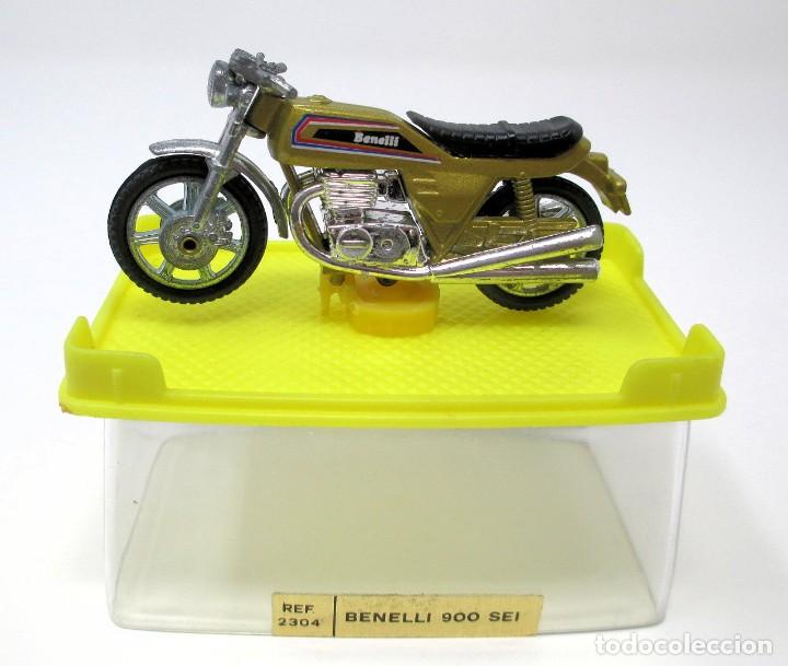 Motorcycle Models: Moto Benelli 900 SEI de la Casa Mira - Ref. 2304. Original de los a&ntilde;os 70.