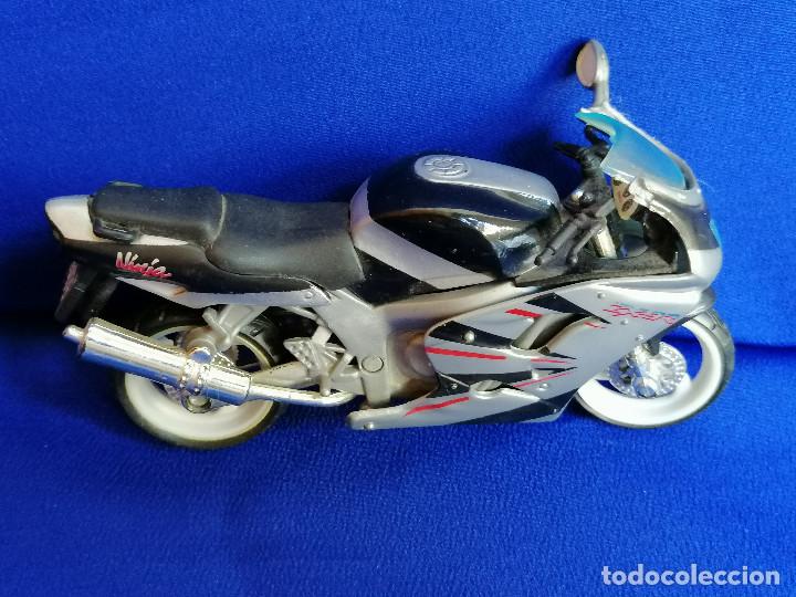 Motos a escala: MOTO NINJA - Foto 3