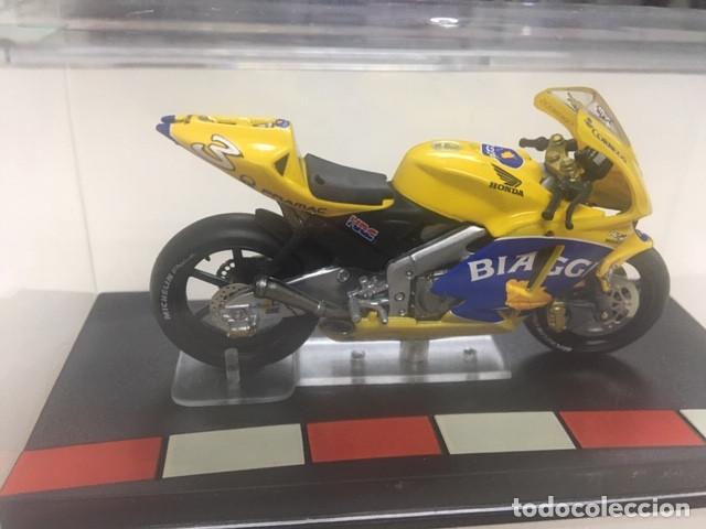 Motos a escala: HONDA RC211V MAX BIAGGI 2004 - Foto 2