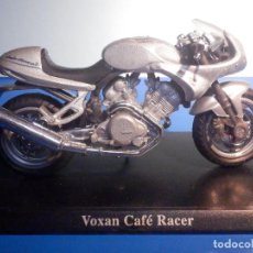 Motos a escala: MOTO - MINIATURA A ESCALA - VOXAN CAFÉ RACER - GRIS - ESCALA 1.18 - CON PEANA - MAISTO