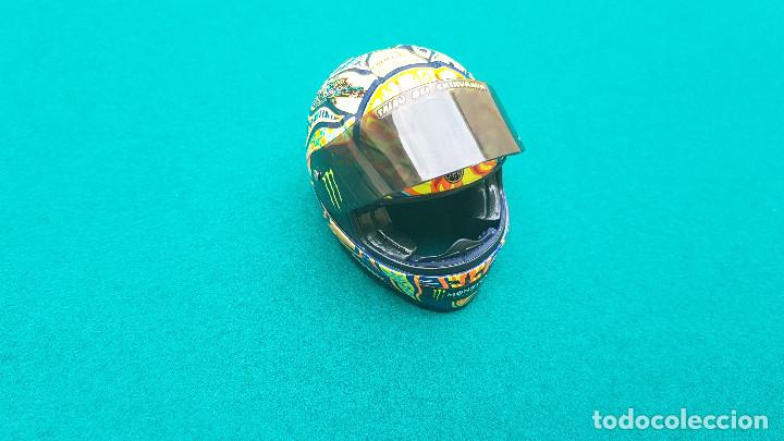 Motos a escala: CASCO VALENTINO ROSSI (2009) - 1/5 - Foto 9