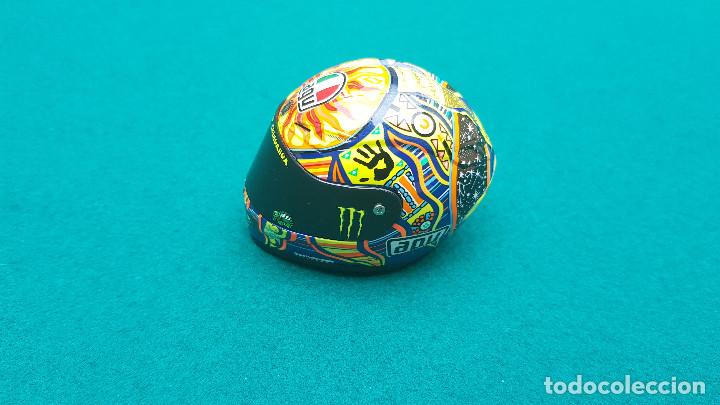 Motos a escala: CASCO VALENTINO ROSSI (2009) - 1/5 - Foto 10