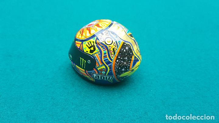Motos a escala: CASCO VALENTINO ROSSI (2009) - 1/5 - Foto 12