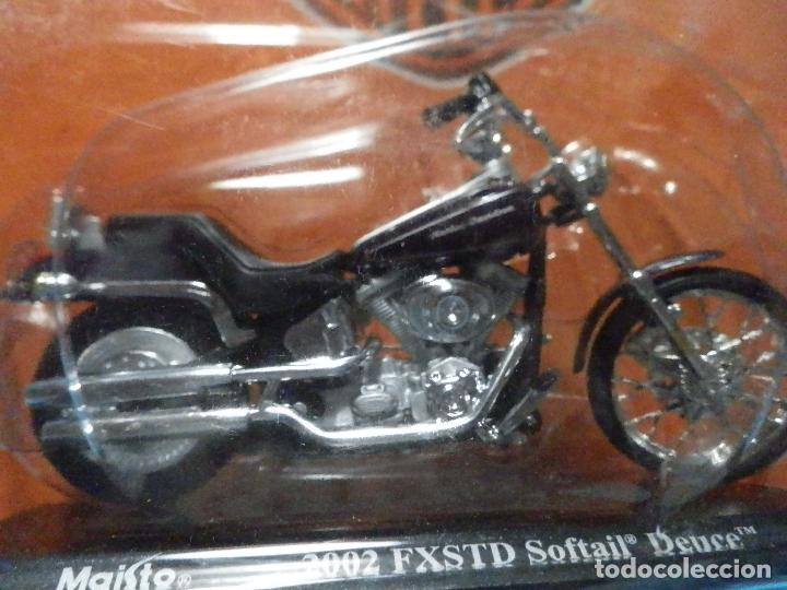 Motos a escala: HARLEY DAVIDSON FXSTD SOFTAIL DEUCE 2002 MAISTO - Foto 2